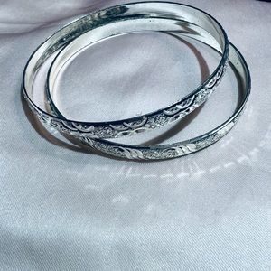 Silver “Indian” bangles size medium 💎